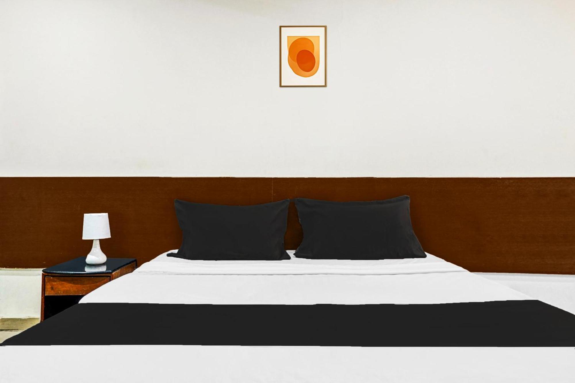 Hotel O Royal Lodge Koregaon Ngoại thất bức ảnh